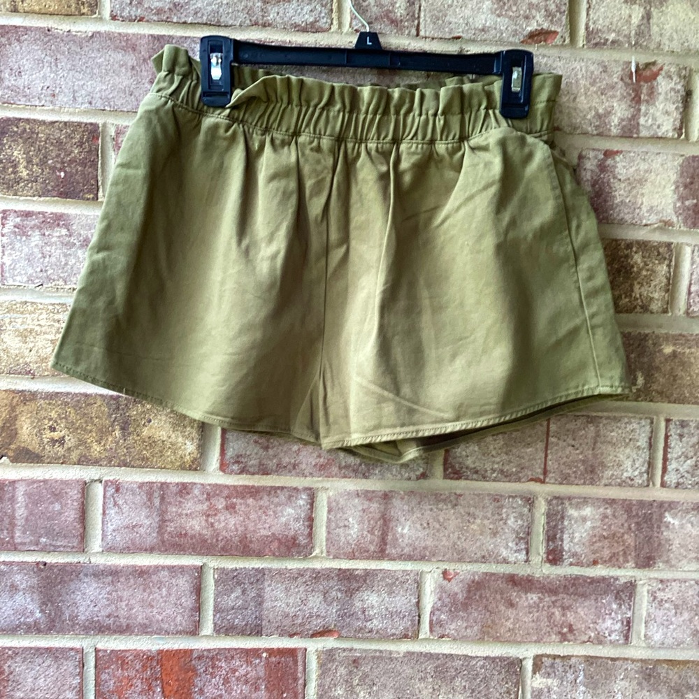 NWOT forever 21 paper bag olive shorts